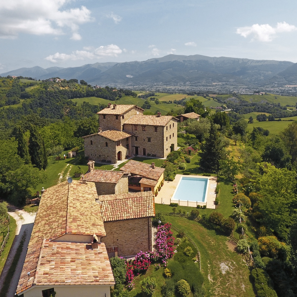 Attraktives Landhaus in Umbrien, in den grünen Hügeln