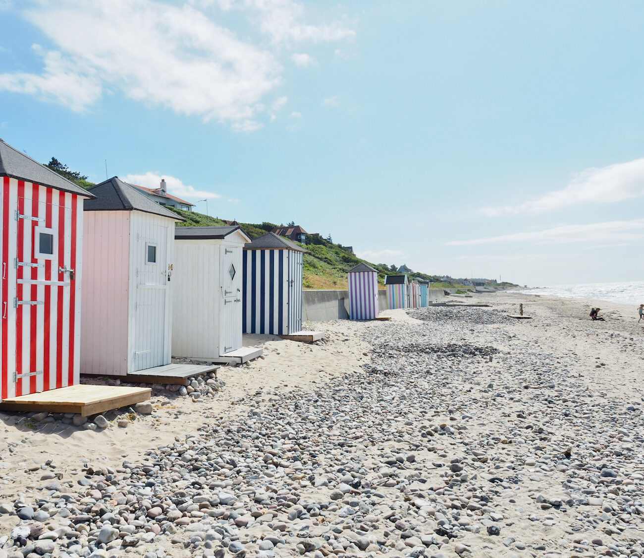 Bunte Strandhäuser in Dänemark