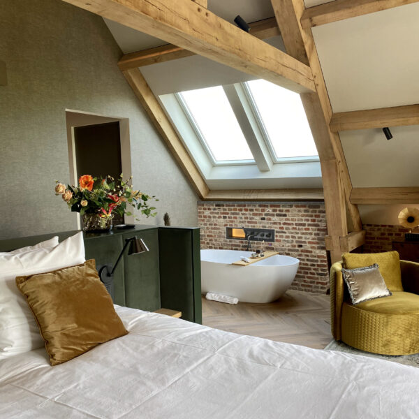 Freistehende Badewanne im B&B-Zimmer in Brabant