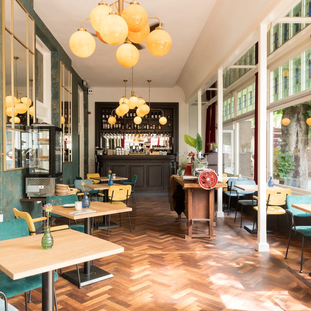 Wintergarten mit Restaurant im Hotel de Wereld