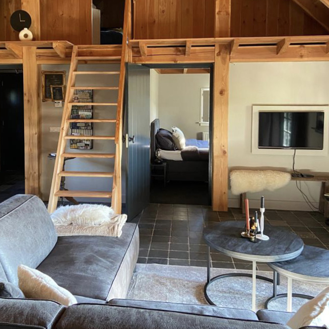 Wohnzimmer mit Schlafboden im Ferienhaus auf der Veluwe