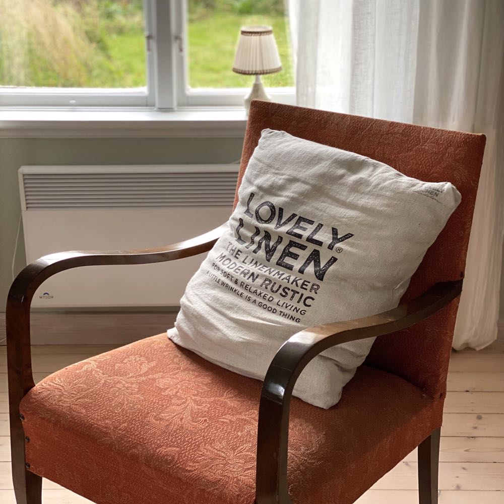 Stuhl mit Leinenkissen Ferienhaus Schweden Smaland