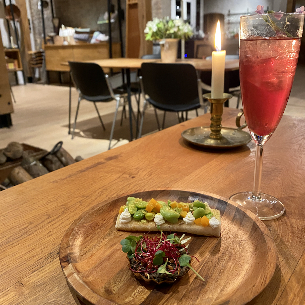Amuse mit alkoholfreiem Cocktail