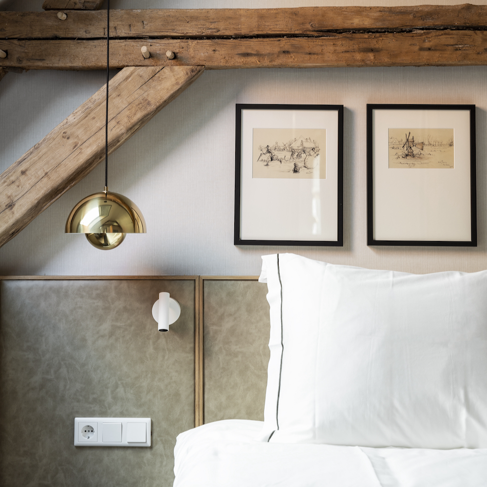 Schlafen unter dem Dachfirst in einer Suite