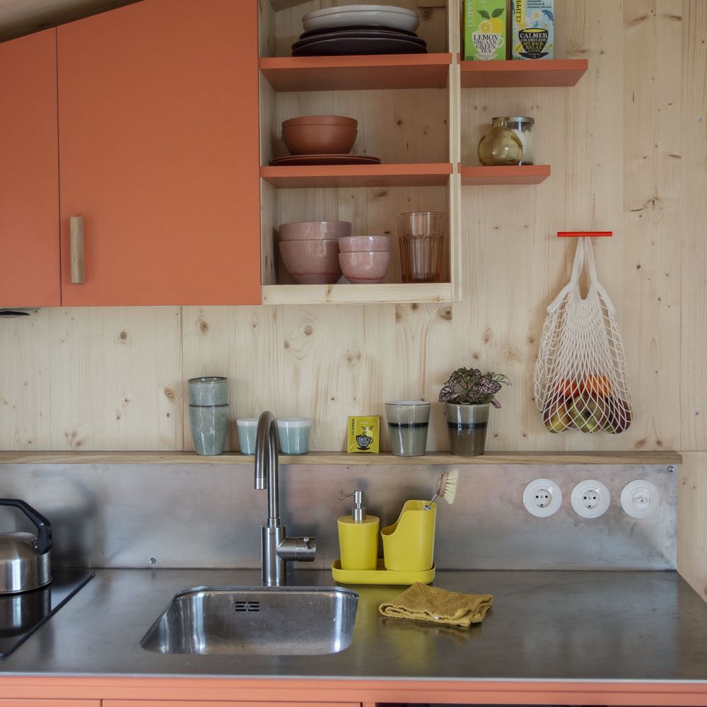 Küchenarbeitsplatte mit Trendfarben im Ferienhaus