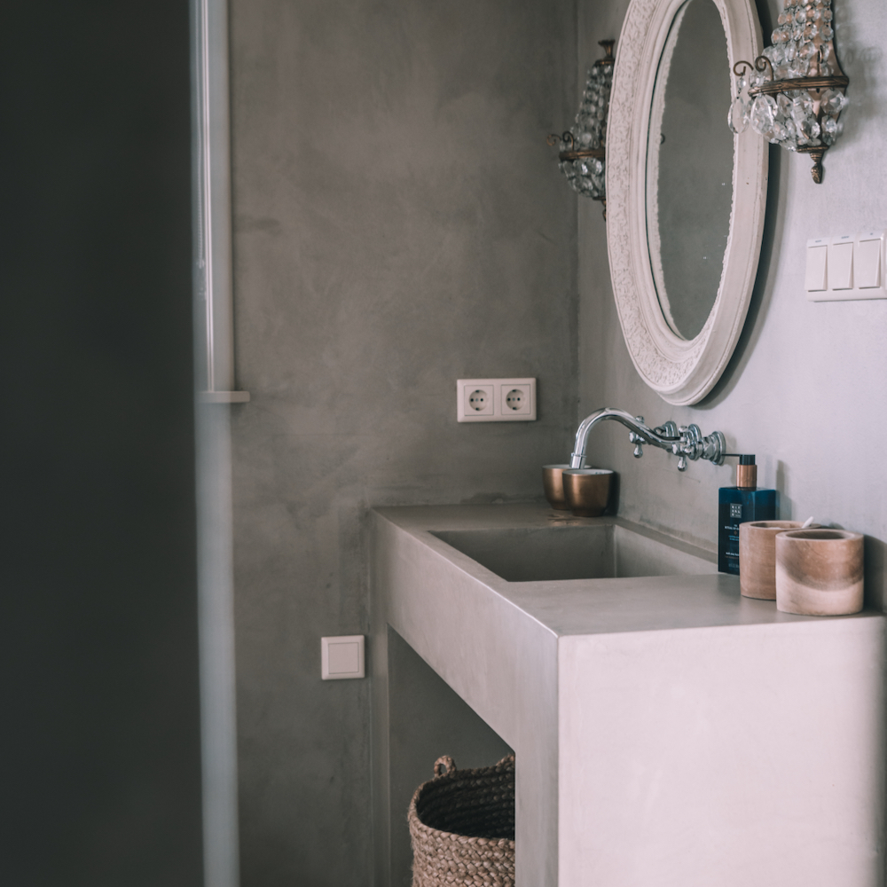 Badezimmer mit Tadelaktwänden