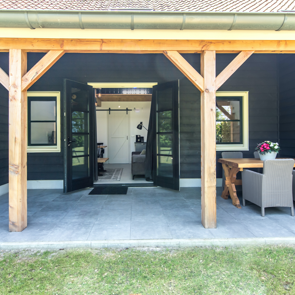 Überdachte Terrasse an der Ferienwohnung