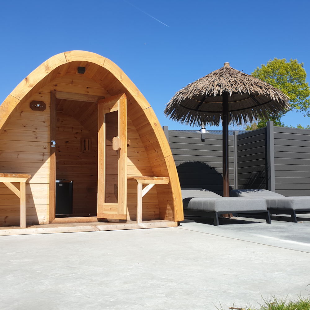 Finnische Sauna im Wellness-Garten