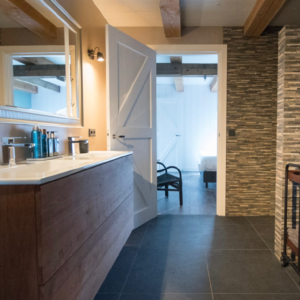 Geräumiges Badezimmer