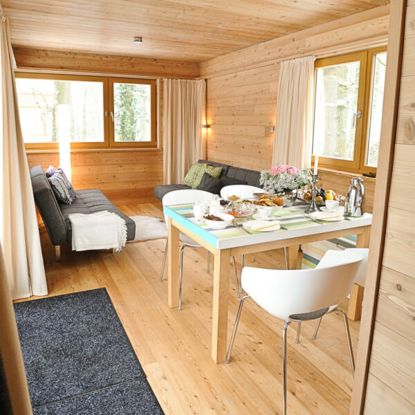 Verbringen Sie eine komfortable Nacht in einem Baumhaus