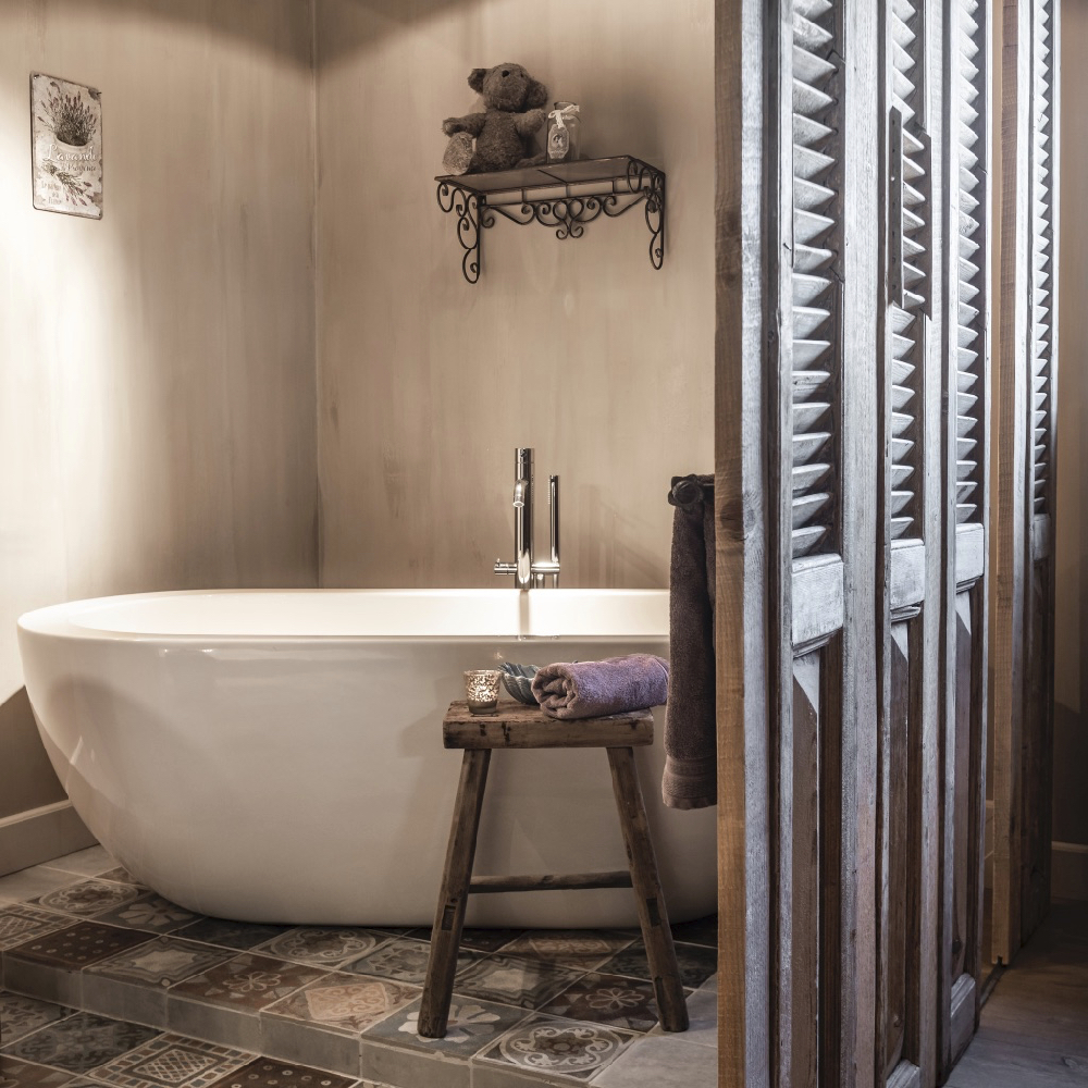Freistehende Badewanne in der Frühstückspension
