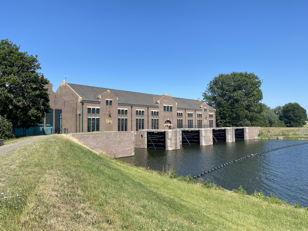 Die Pumpstation an einem sonnigen Tag