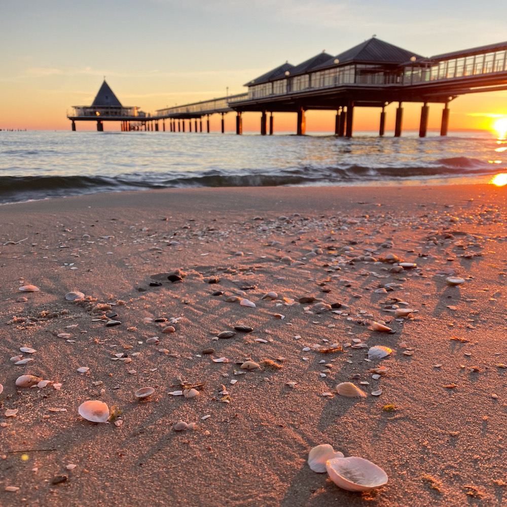 Sonnenaufgang am Strand auf der deutschen Insel Usedom
