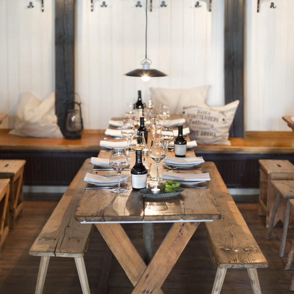Gedeckter Tisch in einem Restaurant in Deutschland