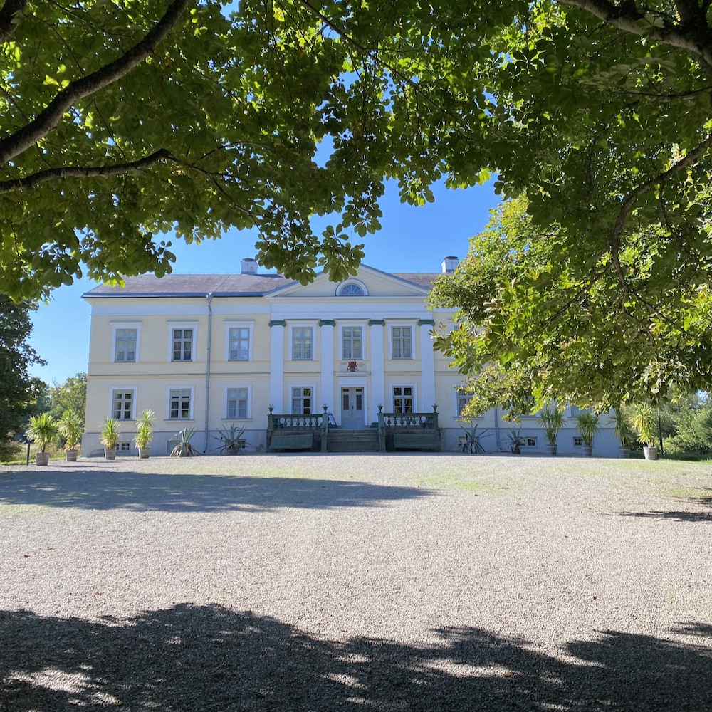 Spaziergang am Schloss Huseby Bu vorbei