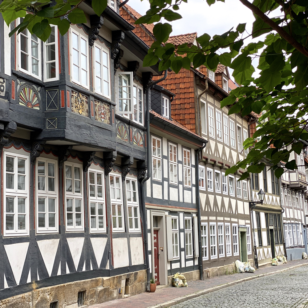 Schöne Fachwerkfassaden in der Stadt.