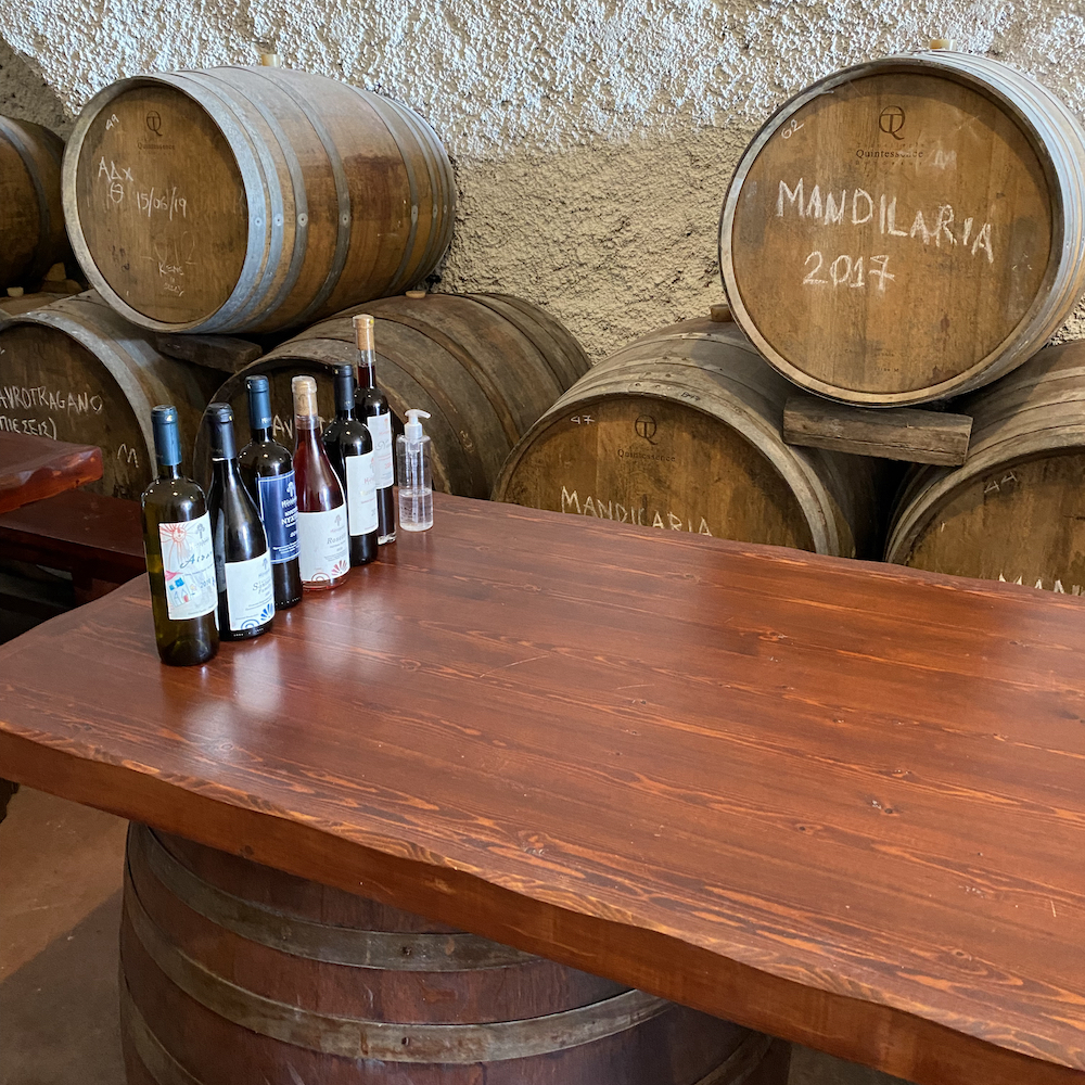 Weinfässer auf dem Weingut