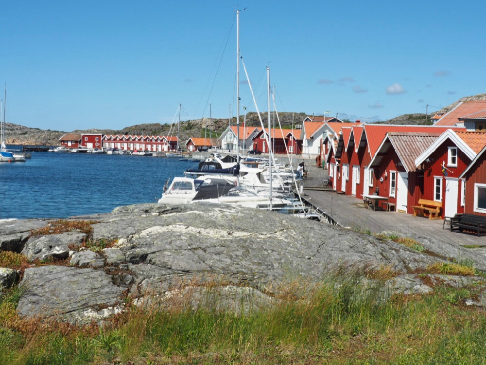 Rote Fischerhäuser am Hafen