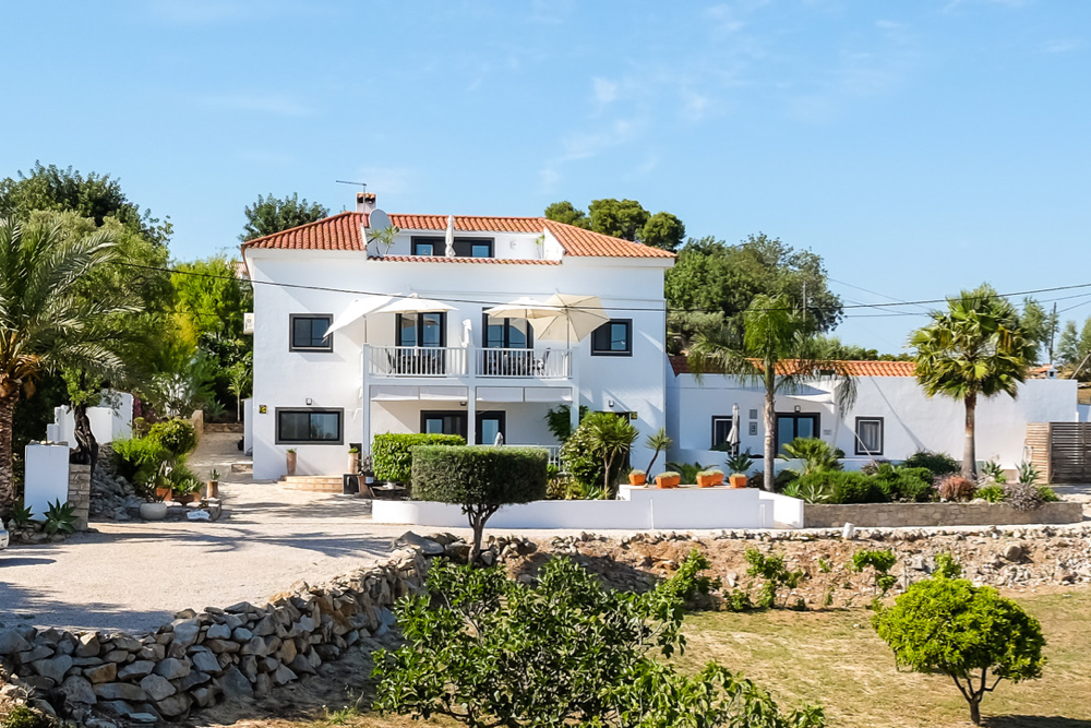 Weiße portugiesische Villa