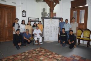 EAP1029 D Full Team with trainers and owners after trainning