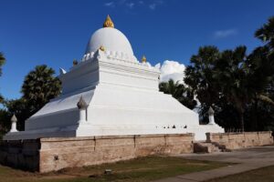 Laos luang prabang wat visoun watermelon photo david allan 20190106 141409