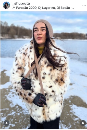 Теплая и модная меховая куртка