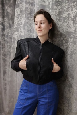 
                             
                                Мэйди бомбер.
                                Обложка отзыва пользователя Elin Eldar
                             
                        