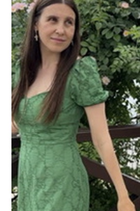 Сшила два платья по данной выкройке. Шьется легко.