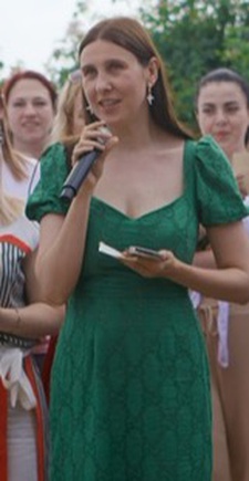 Сшила два платья по данной выкройке. Шьется легко.