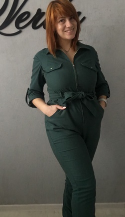 Отличный комбинезон!На работе самая красивая!