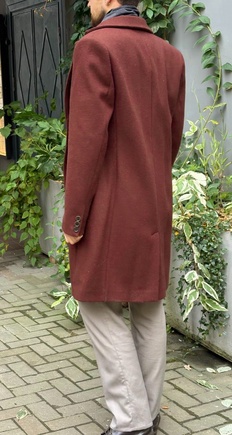 Современное пальто из винтажного драпа