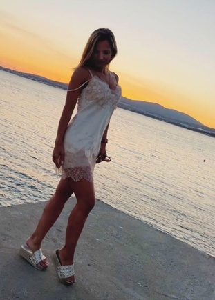 Летний сарафан из воздушного муслина на тонких бретелях-на лифе и по низу романтичное кружево!