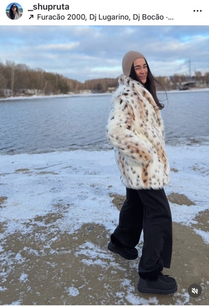 Теплая и модная меховая куртка