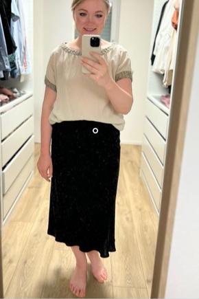 Very flattering and comfy skirt!