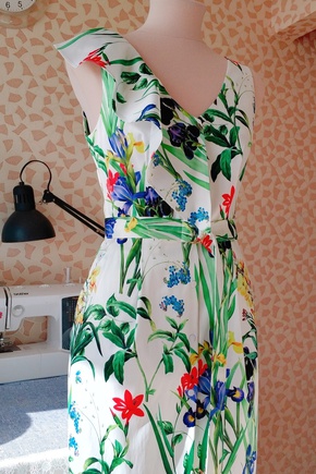 Платье с изюминкой :)