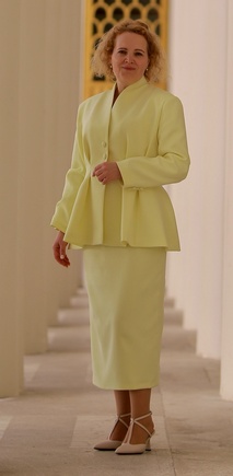 Красивый жакет в модном цвете