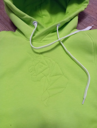 Отличный костюм.