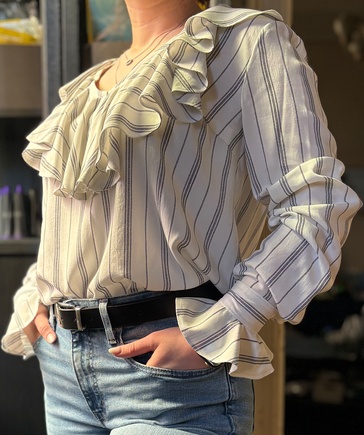 Nice blouse, easy to make and very comfortable.