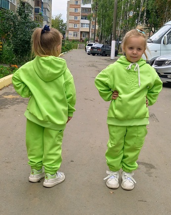 Отличный костюм.