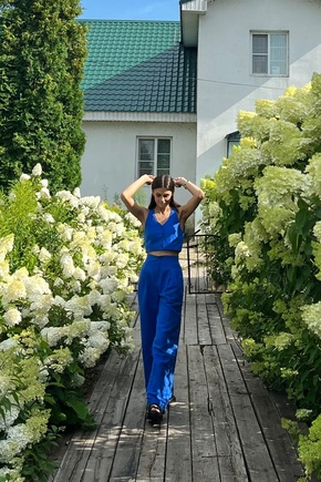 Прекрасные брюки, посадила по своей фигуре, сидят идеально. Шила из льна, получились легкие и воздушные!! Очень довольна