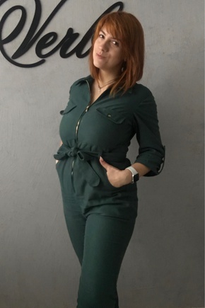 Отличный комбинезон!На работе самая красивая!