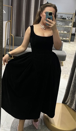 Стало роскошным вечерним образом