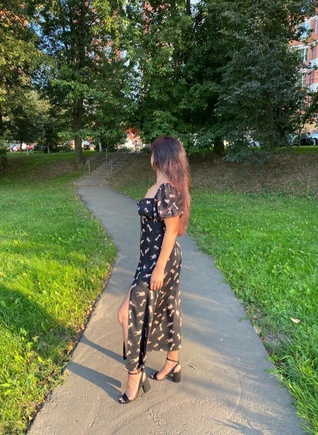 Изящное женственное платье