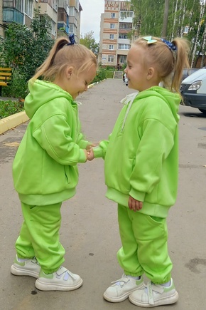 Отличный костюм.