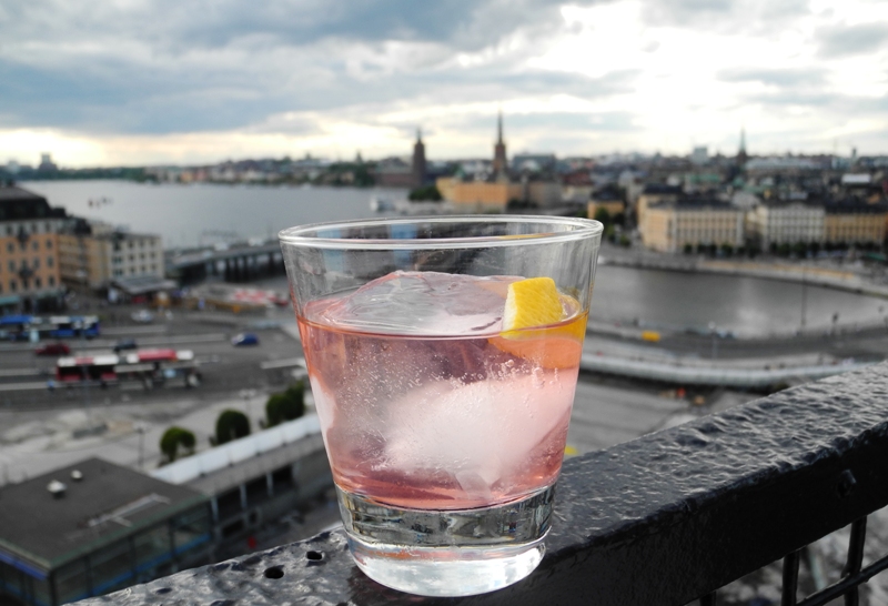akvavit-drink-aalborg-taffel-akvavit-gondolen-roed-dansk
