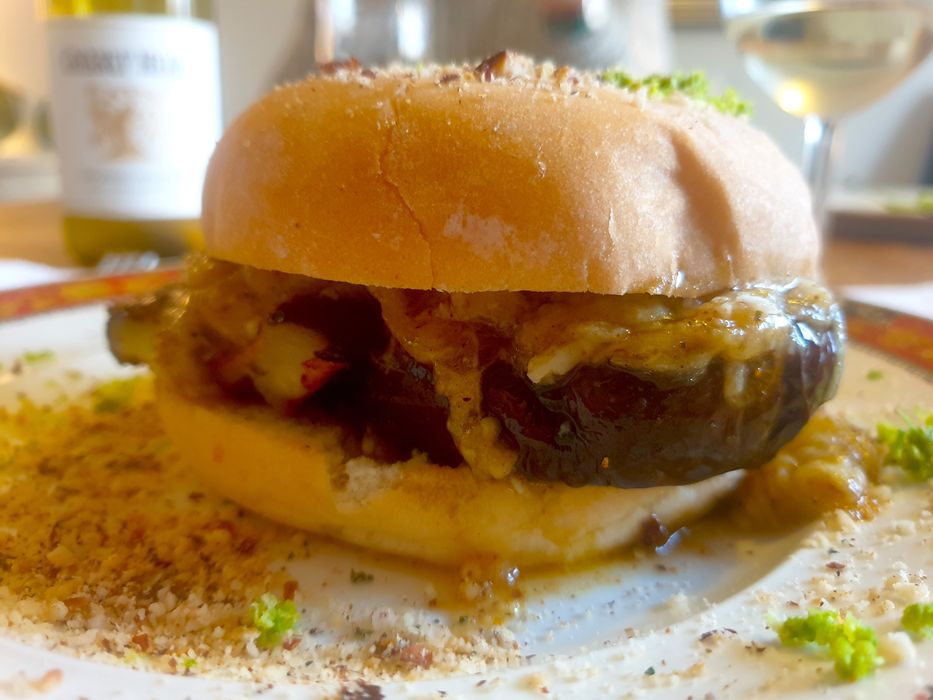 vin-till-grillad-aubergineburgare-med-smak-av-orienten-vinbanken-11