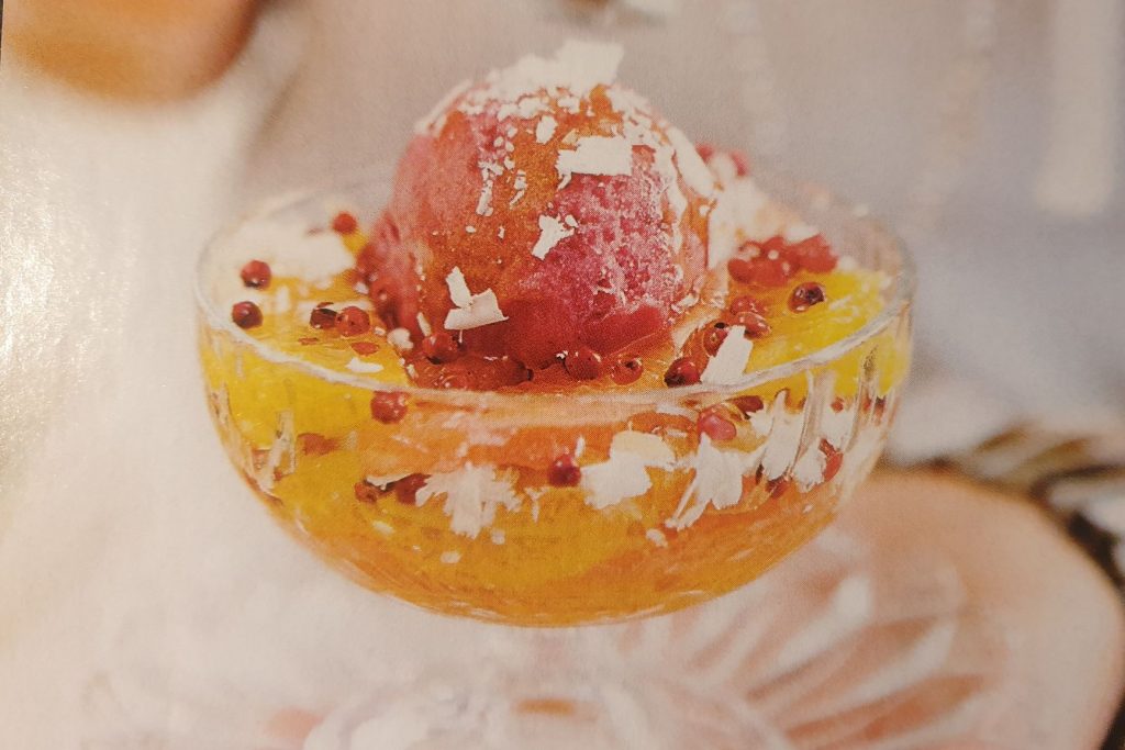 Vin-till-hallonsorbet-med-citrussallad-recept-vinbanken
