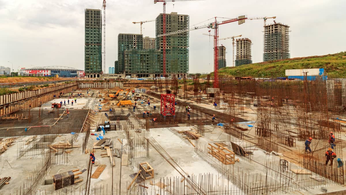 An Insight into Hill and Smith Share Price Fluctuations