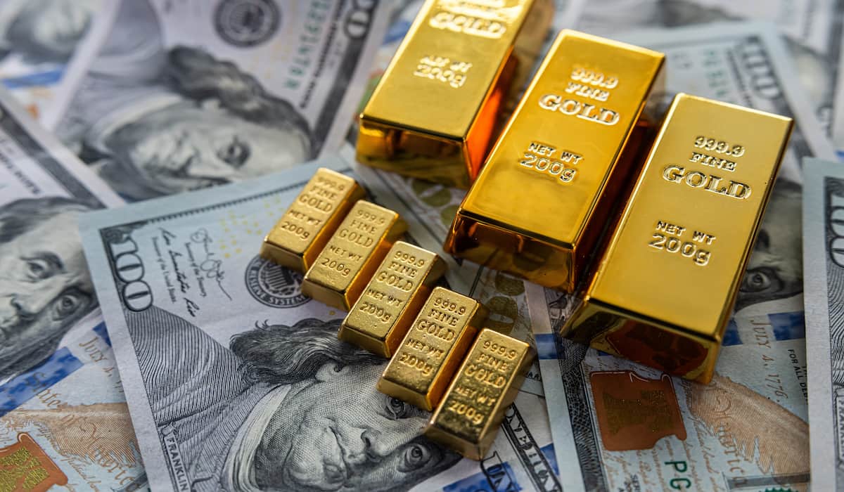 美元強勢壓力下,黃金價格走勢微幅回升,市場聚焦聯準會政策與非農數據