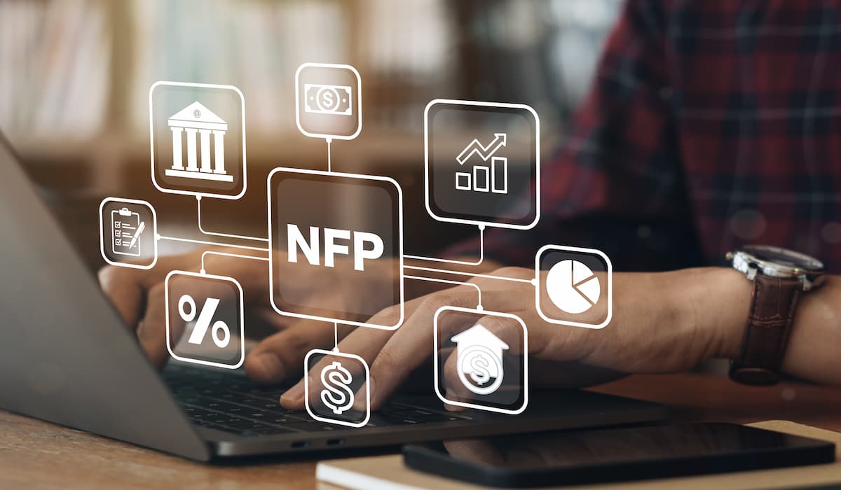 美股指數期貨走勢平穩,科技股推動華爾街再創新高,市場關注11月非農就業數據